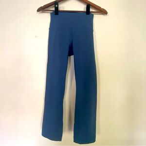 Lululemon High-Rise Blue Capri Leggings – Size 4
